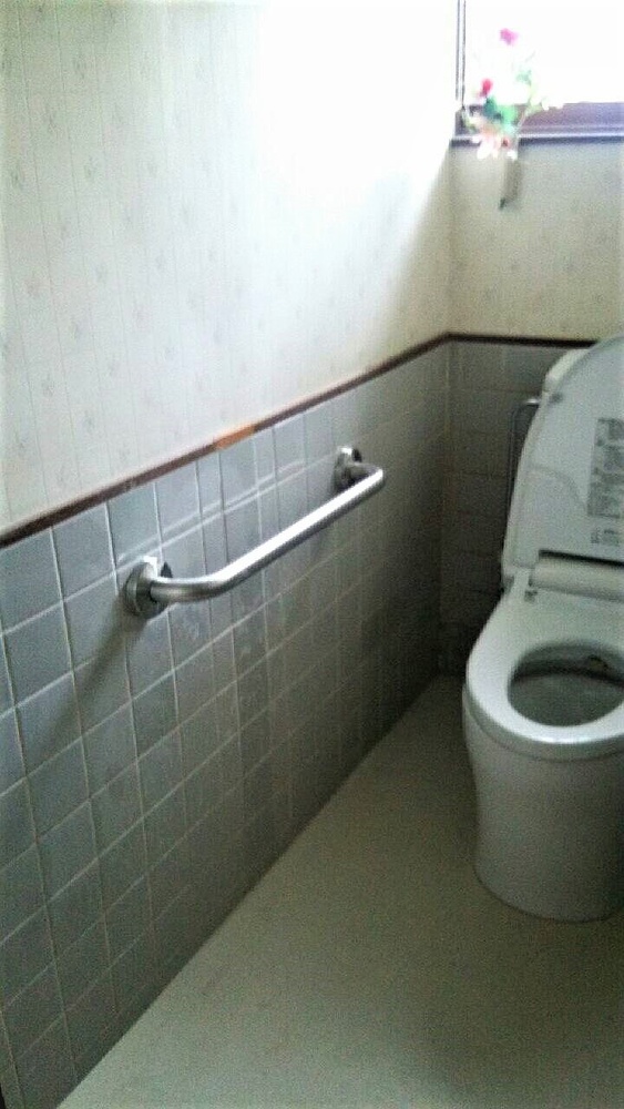 トイレの手すりの設置